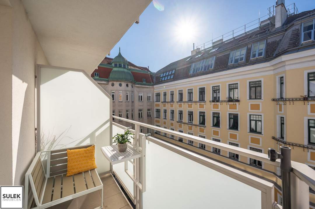 Helle, klimatisierte und möblierte Stadtwohnung: 2 Zimmer + Küche + Balkon (Abendsonne!) nahe U1 ab 1.8.26