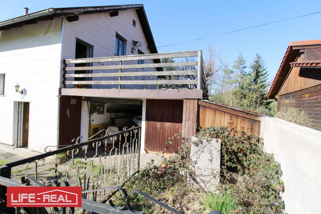 Sanierungsbedürftiger Altbau mit großem Grundstück in Walding