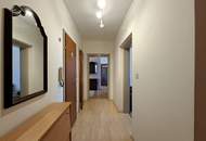 Charmante 2-Zimmer-ETW mit Loggia und Carport, günstige BK