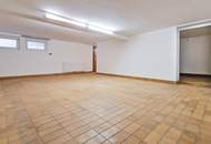 Grüne Oase in Prestige-Lage, Stilvilla mit ca. 1.600 m² Grund, Gästehaus, 2 Garagen und großem Pool