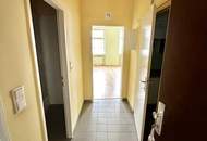 Jetzt besichtigen! Helle 2,5-Zimmer-Wohnung mit zwei Balkonen und feiner Lage!