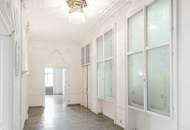 Herrschaftliche Wohnung in historischer Villa | über 440m² Garten & möglicher Infinity Pool | ca. 4,40 m Raumhöhe | sanierungsbedürftig | U-Bahnnähe