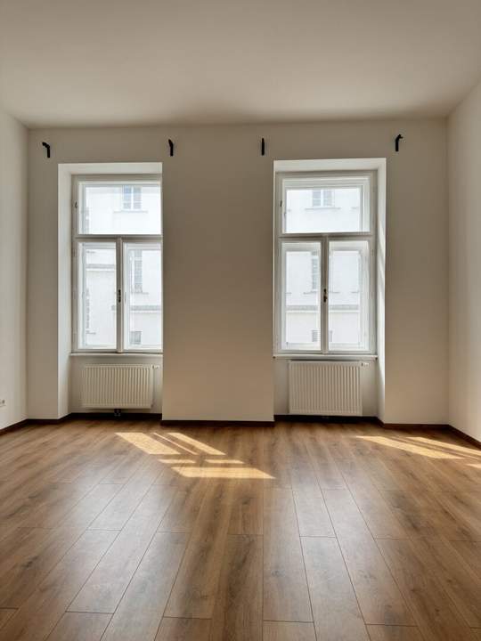 ERSTBEZUG 2-Zimmer-Altbauwohnung mit BALKON in einem Sanierten Haus in 1080 Wien zu verkaufen!