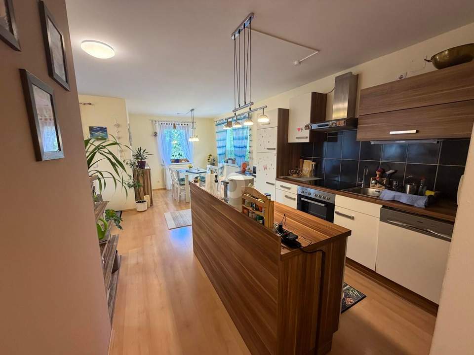 CHARMANTE 3-ZIMMER-WOHNUNG MIT LOGGIA
