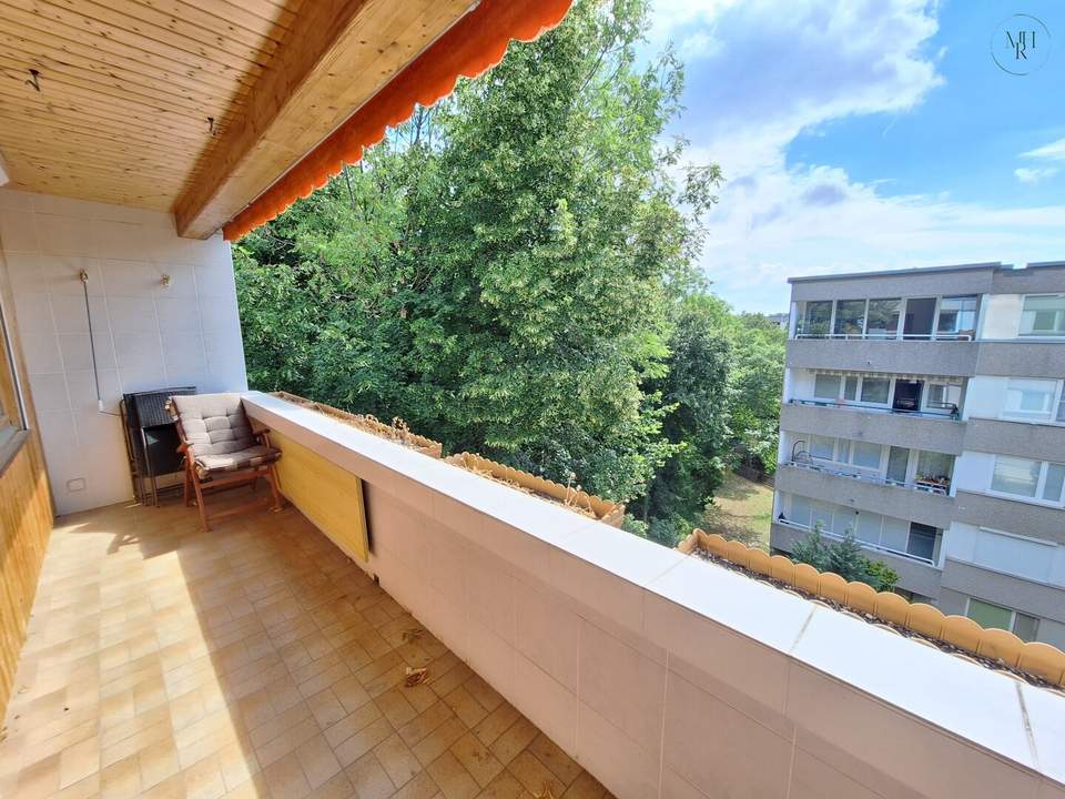 Charmante 3- Zimmer Wohnung mit Loggia und Blick ins Grüne