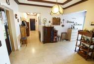 7321 Lackendorf: Ruhelage! Teilsaniertes und bezugsfertiges Einfamilienhaus mit Garage und großem Garten!