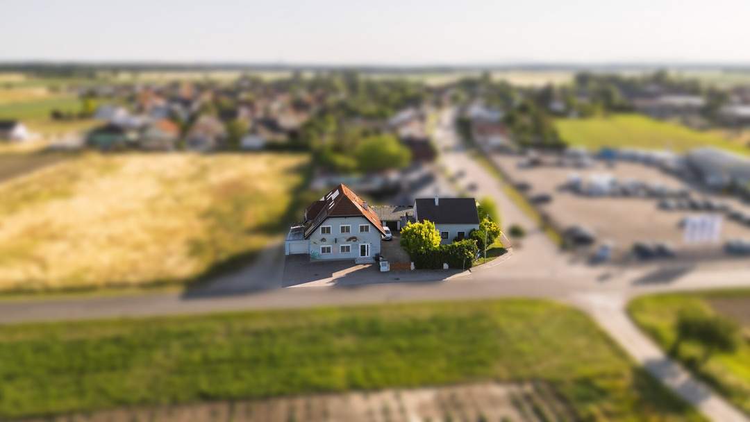 Kapitalanlage mit Potential – 2 Häuser auf Eckgrundstück mit rund 938 m² Grundstücksfläche!