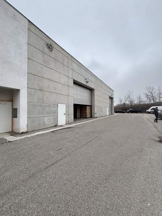 Industriehalle 2000 m² mit Grund 4700m²