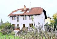 Zweifamilienhaus mit großem Grundstück und Entwicklungspotenzial in Ruhelage