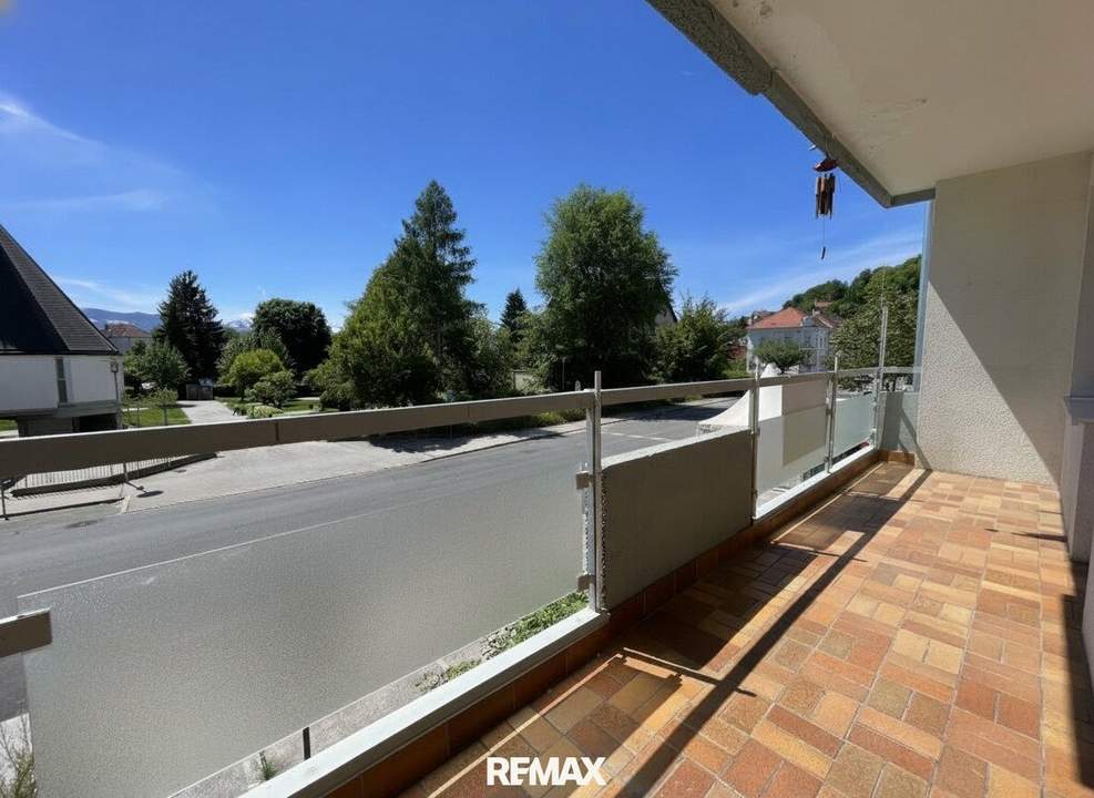 Top-Lage: Helle 4,5-Zimmer-Wohnung mit Loggia und Balkon am Fuße des Kreuzbergls