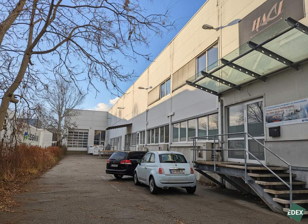 Büro mit großem Lager direkt bei der A22