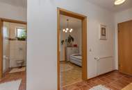 FREUNDLICHE WOHNUNG MIT GARTENNUTZUNG UND PARKPLATZ