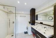 Sonniges Seehaus in Maria Wörth: Zwei Wohneinheiten mit rundum Seeblick + Gartenidylle