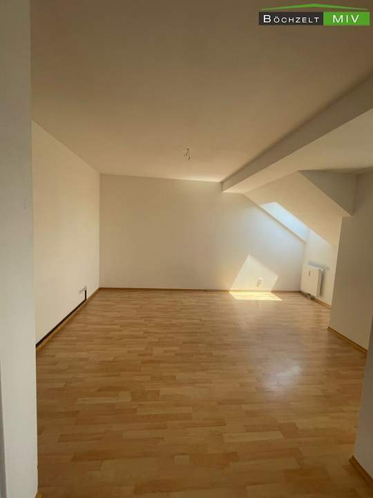 PROVISIONSFREI: Dachgeschosswohnung mit ca. 70,20 m² und möblierter Küche ++ FOHNSDORF ++