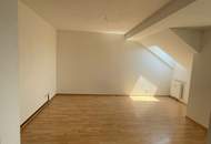 PROVISIONSFREI: Dachgeschosswohnung mit ca. 70,20 m² und möblierter Küche ++ FOHNSDORF ++
