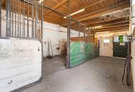 "Großzügiges Grundstück mit Pferdehof und sanierungsbedürftigem Haus – nur Minuten von Wien entfernt"