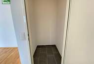 Moderne Dachgeschosswohnung mit großer Terrasse nahe Arthaberplatz in ruhiger Seitengasse! Hohe Decken und Traumbad mit Fenster