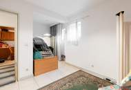 RESIDIEREN BEIM ROTEN BERG II GARAGE II SAUNA II NEUE PV-ANLAGE II 6 ZIMMER II 4 BÄDER II 54m² WOHNZIMMER MIT KAMIN II 2 TERRASSEN II BALKON II GARTEN II GROSSER KELLER