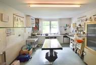 Exklusive Rarität - Villa mit traumhaftem Garten und Ordination