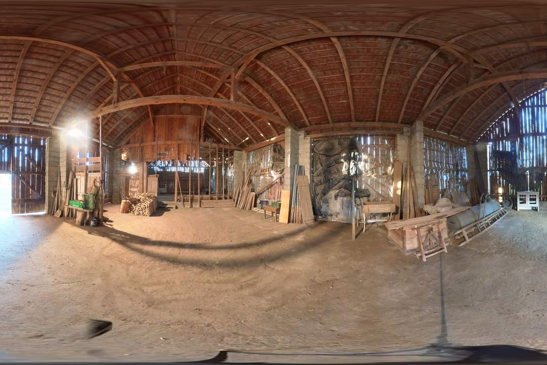 Bauernhaus mit Nebengebäude im Pinkatal