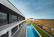 Exklusive Designvilla mit repräsentativem Firmensitz, 15-Meter-Pool und privater Fahrzeuggarage