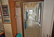 Zwei Häuser, ein Grundstück: Ihr neues Zuhause mit laufenden Mieteinnahmen