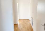 HOFSEITIG - Schöne 4-Zimmerdachgeschosswohnung mit Terrasse und Klimaanlage!