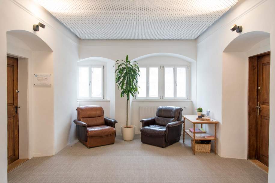 PRAXIS - BÜRO - KANZLEI - im vollständig renoviertem - historischen Gebäude !, Gewerbeobjekt-miete, 2.523,55,€, 4644 Gmunden