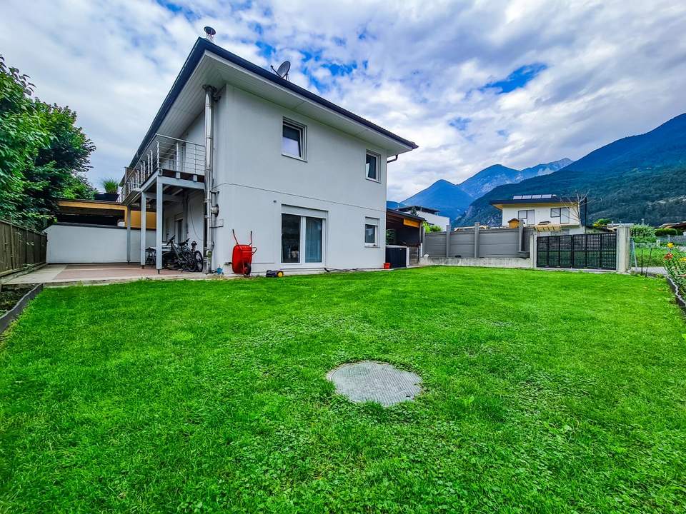 Stilvolles Haus mit großem Garten, Sauna und Traumlage!