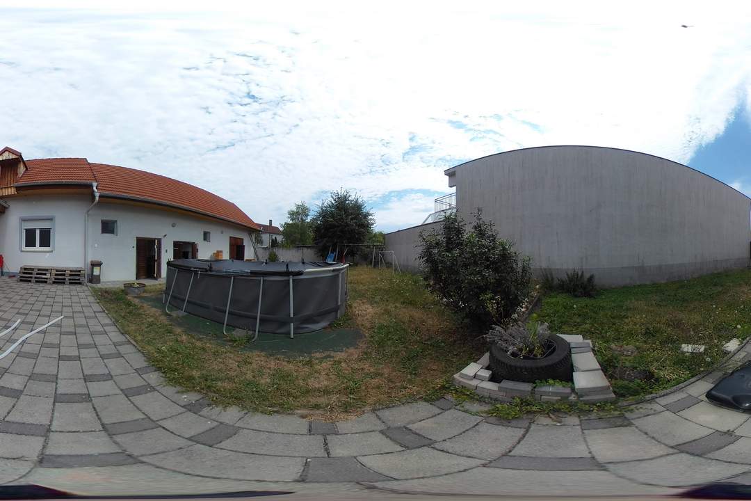 Einfamilienhaus mit ebenerdigem Garten und Nebengebäude - beleben Sie es zu neuem Leben!