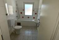 Hier wartet Ihr neues Zuhause in Steyr-Münichholz: großzügige 3-Zimmerwohnung mit heller Essküche, gemütlichen Wohnräumen, Badewanne und perfekter Infrastruktur – jetzt einziehen und wohlfühlen!