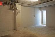 Ruhiger Familiensitz mit Fernblick, ebenem Garten und drei Garagen Nähe TULLN