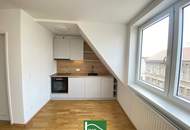 Modernisierte DG-Wohnung in ruhiger Spielstraße beim Familienplatz - Mit Einbauküche und Abstellraum - JETZT ANFRAGEN