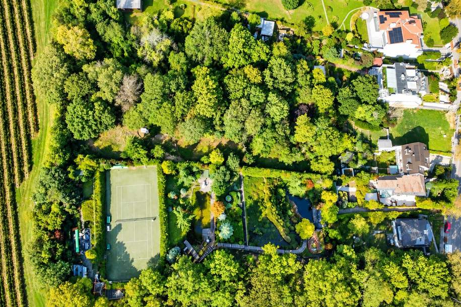 ABSOLUT LUXURIÖSES ANWESEN AM COBENZL mit eigenem Tennisplatz I zwei Biotope I Garage mit 2 Stellplätzen I traumhafte Aussicht, Grund und Boden-kauf, 1190 Wien 19., Döbling
