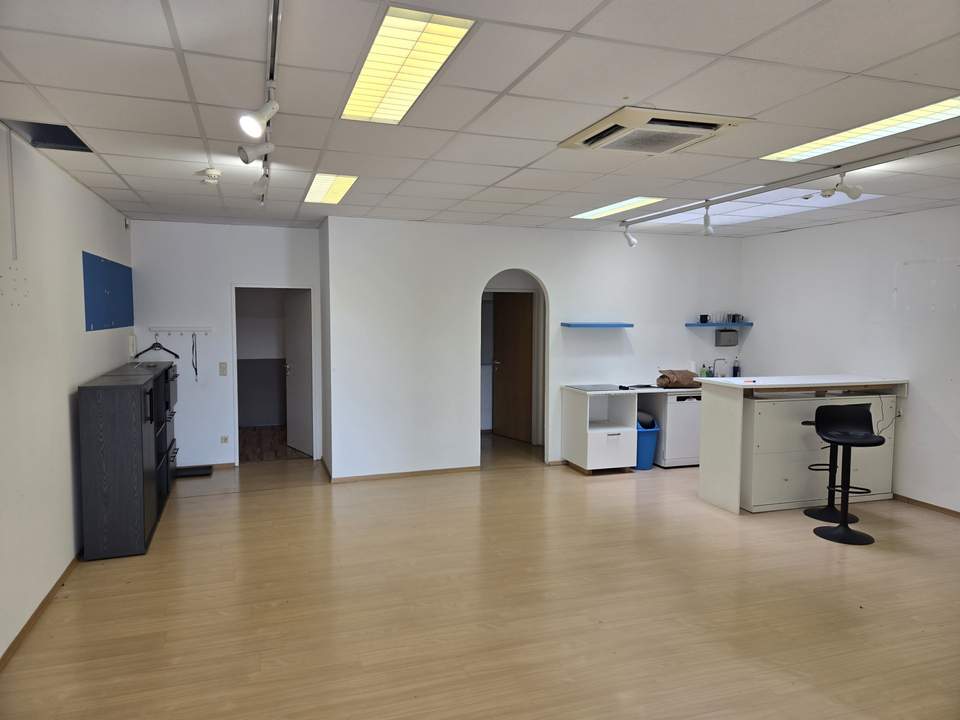 Attraktive 36m² oder 80m² große Büro- oder Geschäftsfläche im EK-West in 3300 Amstetten/Greinsfurth zu MIETEN