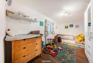 Zwei Wohneinheiten, ein Ausblick – Zweifamilienhaus mit Bergpanorama