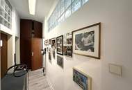 Viel barrierefreier Wohnraum, Platz für gemeinsame Werte und Indoor-Pool // Much barrier-free living-space, room for shared values, and indoor pool //