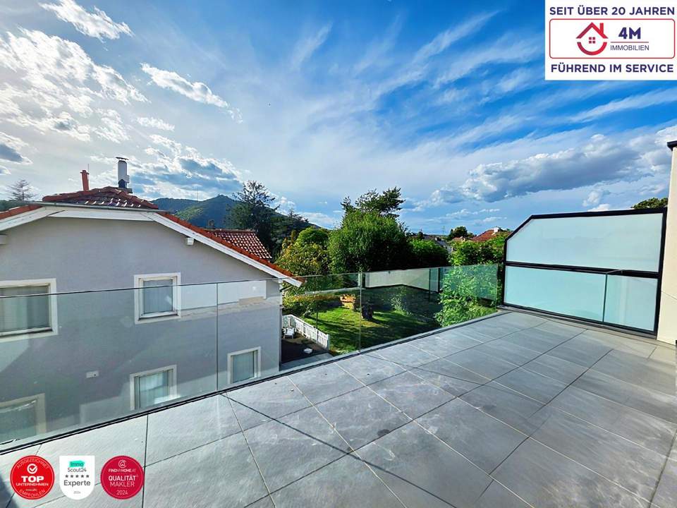 Between Calm and Clarity-Ein Reihenhaus, das Licht und Stille in Balance bringt