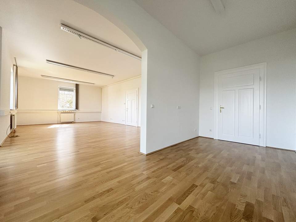 Großzügige 2-Zimmerwohnung in einer charmanten Villa