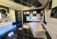 Großzügiges Zweifamilienhaus mit Garten und Pool