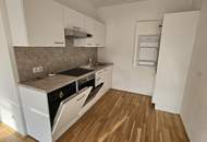 Kleine 2 Zimmerwohnung mit großem Westbalkon und Einbauküche!