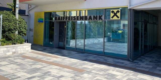 Ehemalige Bankstelle im Ortskern von Wöllersdorf