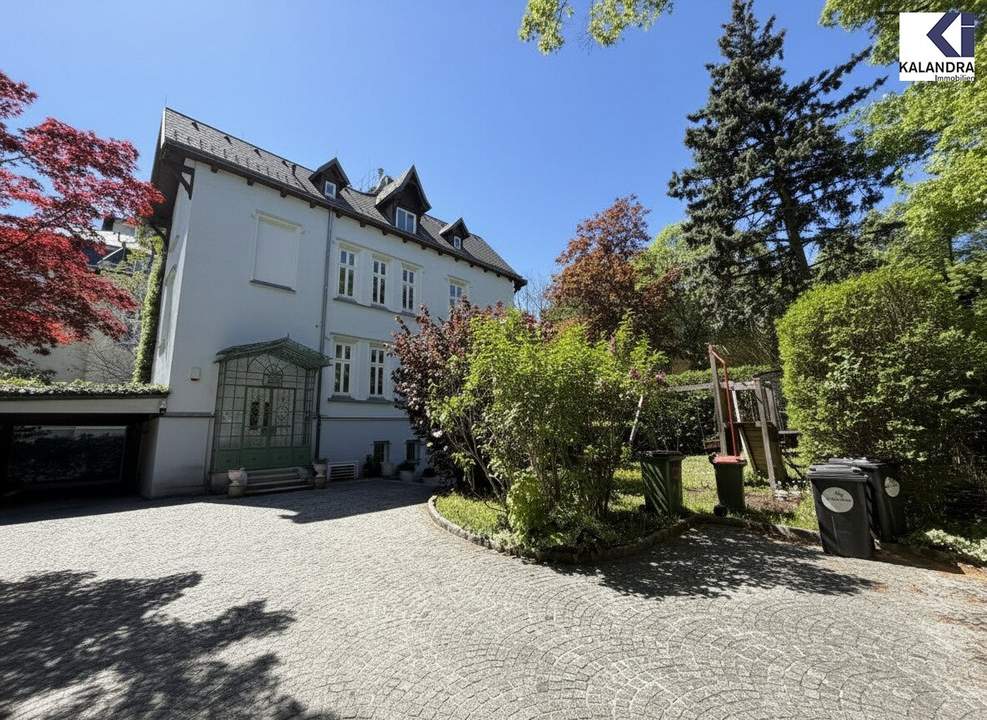 360 TOUR // REPRÄSENTATIVE COTTAGE-VILLA