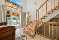 HOCHKARÄTIGES WOHNEN IN GRÜNRUHELAGE! WOHLFÜHL-REFUGIUM DER EXTRA KLASSE: TRADITION TRIFFT MODERNSTEN KOMFORT!