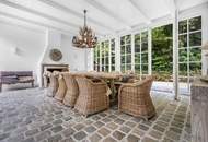 Zeitlose Eleganz im Wienerwald – Historische Villa auf 33.000 m² Privatgrund