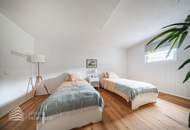 Mehr als ein Haus: stilvoll möbliertes Familiendomizil mit 42,1 m² Parkett-Wohnküche, Master-Suite & Wellness-Garten – nahe Wien