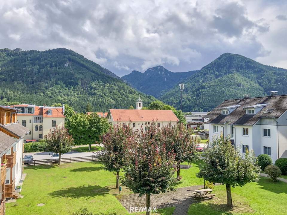 Gepflegte 3-Zimmer-Dachgeschosswohnung mit Loggia – Top Preis!