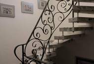 Außergewöhnliches Einfamilienhaus mit Geschichte, großzügigem Raumangebot, besonderem Charakter und parkähnlichem Garten.