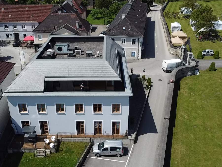 Wohnhausanlage mit SIEBEN Wohn- und einer Arztpraxis inmitten von Wallsee!