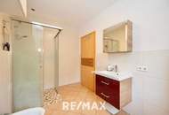 Hochwertige 3-Zimmer-Wohnung mit Tischlerküche, 160 m² Eigengarten, Terrasse und Garage in ruhiger, grüner Lage!